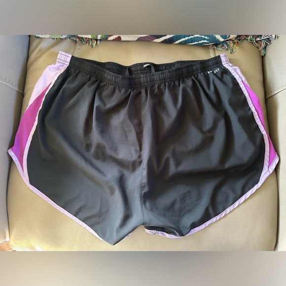 Nike Running Dry-Fit Women’s Shorts - Picture 7 of 7
